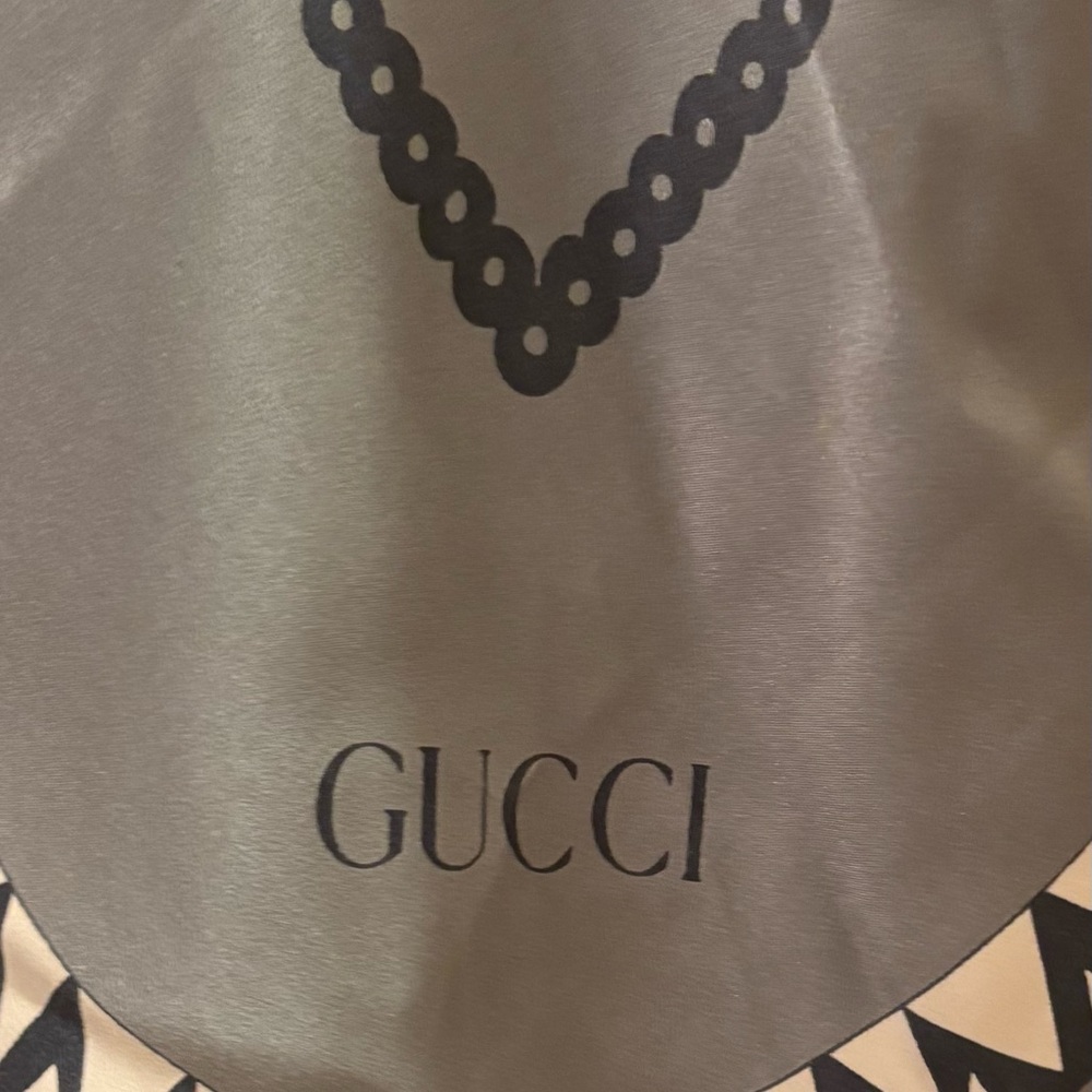 Gucci Gray and Black Designer Scarf - Picture 3 of 10